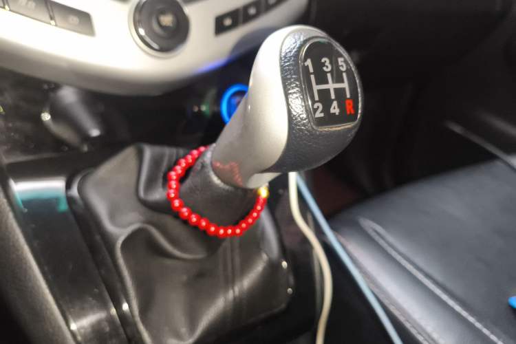 Used BYD S6 2013 Platinum Edition 2.0L Manual Luxury Model
