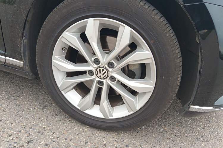 Used Volkswagen Magotan 2017 330TSI DSG Leading Model Right Front Wheel Hub