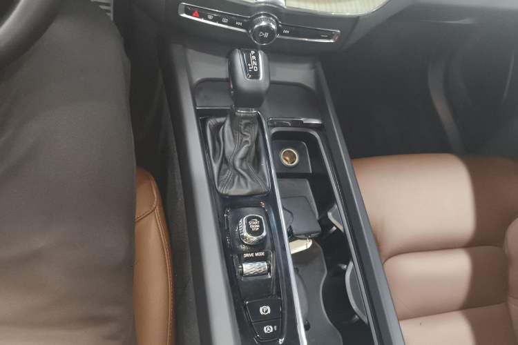 Used Volvo XC60 2019 T5 4x4 Smart Edition China VI Standard