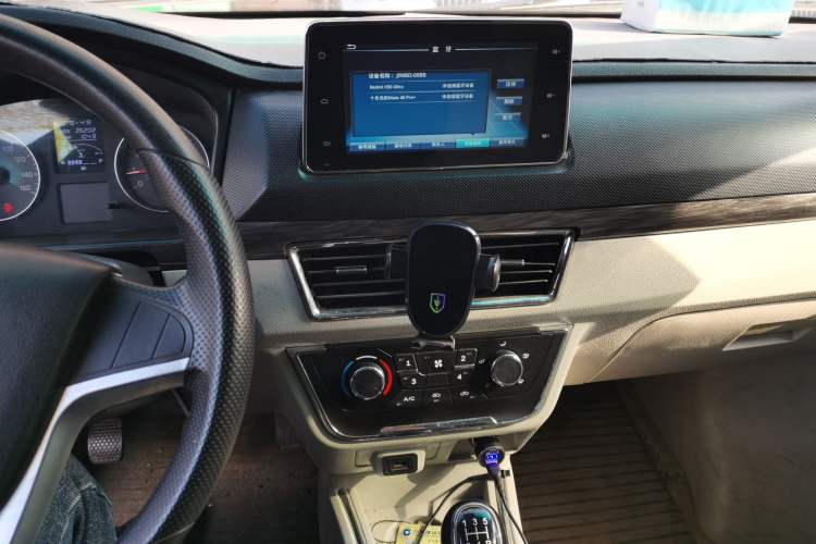 Used Jinbei New Hiace S 2023 1.6L Luxury Cargo Version 2/5-Seater SWD16M Audio And AC Panel