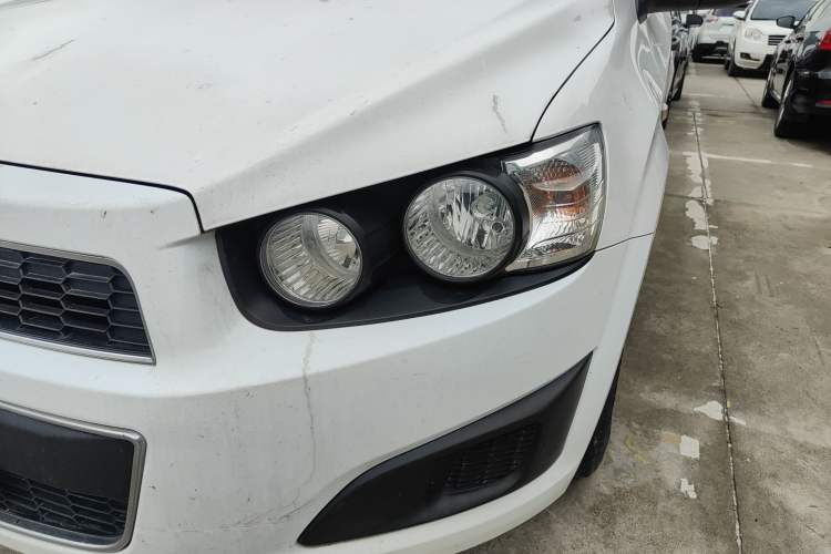 Used Chevrolet Aveo Sonic 2011 Sedan 1.4L MT SL Left Front Headlight