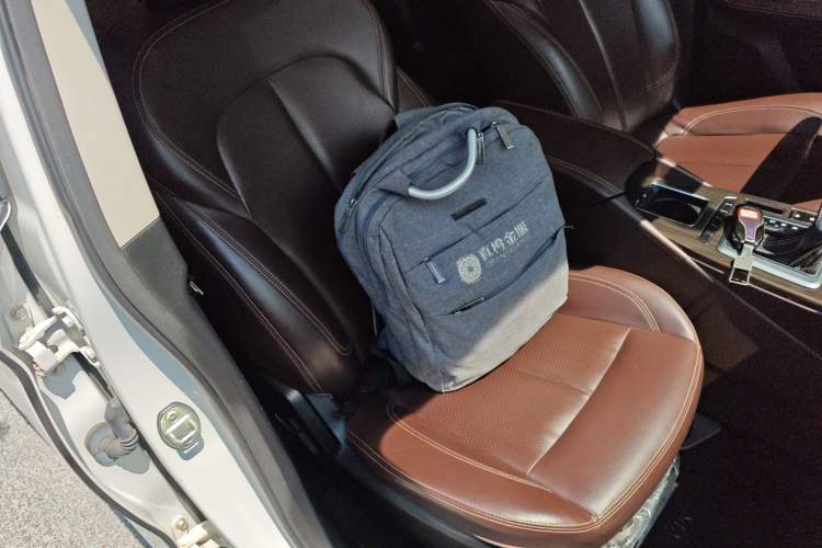 Used Hanteng X5 2020 1.5T Automatic Luxury Model 5 Seats Right Front Seat