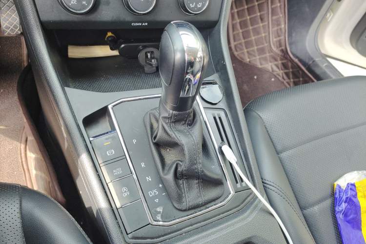 Used Volkswagen Lavida 2022 1.5L Automatic Comfort Edition Gear Lever