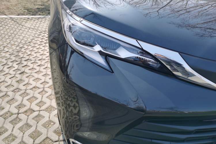 Used Toyota SIENNA 2026 Model 2.5L Dual-Engine Two-Wheel-Drive Comfort Edition Right Front Headlight