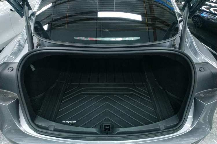 Used Tesla Model 3 2023 Long-Range All-Wheel-Drive Version Trunk