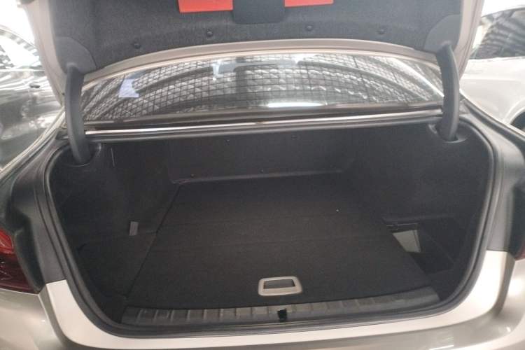 Used BMW 5 Series New Energy 2019 530Le Luxury Package Trunk