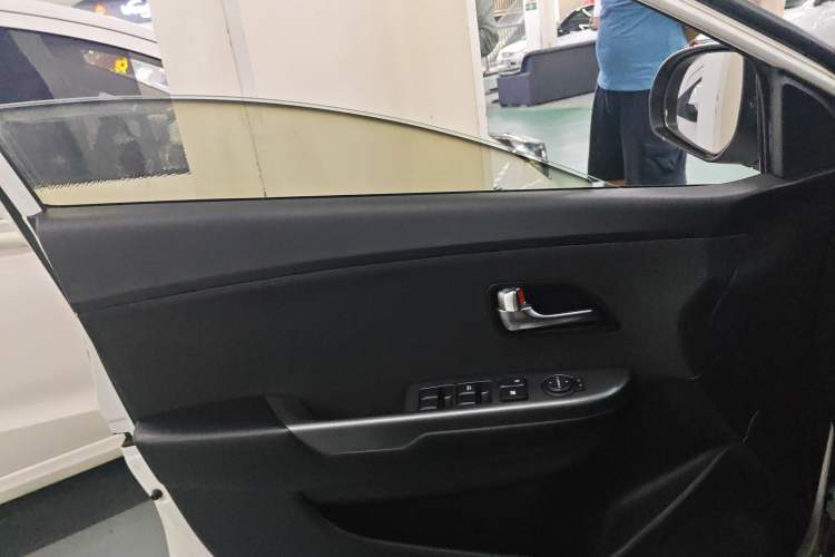 Used Kia K2 2015 Sedan 1.4L MT GLS