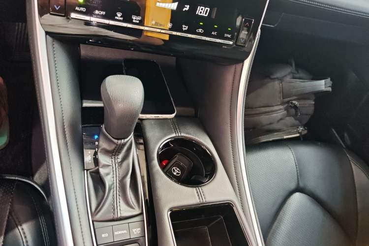 Used Toyota Avalon 2022 2.5L Ambition Edition Gear Lever