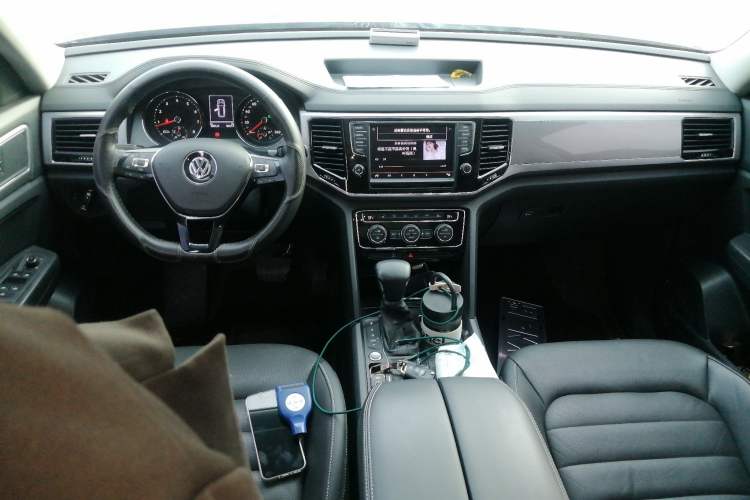 Used Volkswagen Teramont 2017 330TSI Two-Wheel-Drive Luxury Edition Center Console