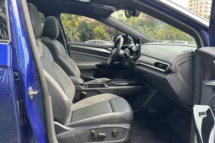 Used Volkswagen ID.4 CROZZ 2024 PRO Model Right Front Seat