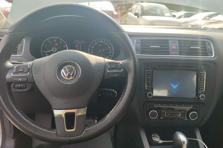 Used Volkswagen Sagitar 2014 Revised Version 1.4TSI Automatic Luxury Edition
