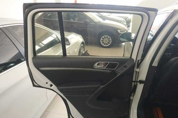 Used Volkswagen Tiguan L 2013 1.8 TSI Automatic All-Wheel Drive Luxury Model
