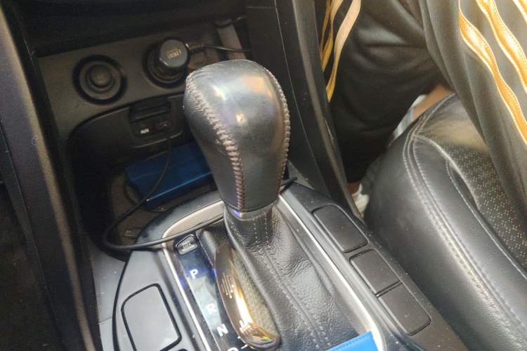 Used Hyundai Santa Fe 2013 2.4L Automatic 4x4 Smart Version
