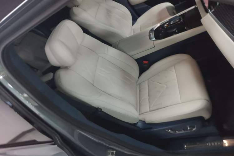 Used Zeekr 009 2024 7-Seater Aisle Version 108 kWh Right Front Seat
