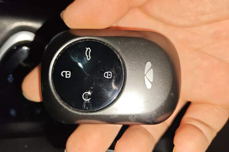 Used Chery Fengyun T8 2025 1.5T 130 km Comfort Edition 7-Seater Vehicle Key