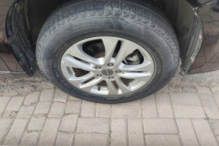 Used Haval M6 2018 1.5T Manual Two-Wheel Drive Elite Model Right Front Wheel Hub