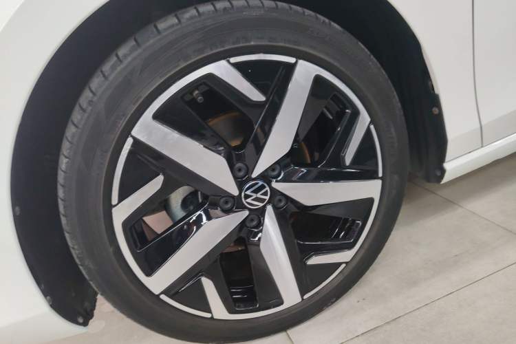 Used Volkswagen Lamando 2024 Lavida L 280TSI DSG Cool & Spicy Edition Left Front Wheel Hub