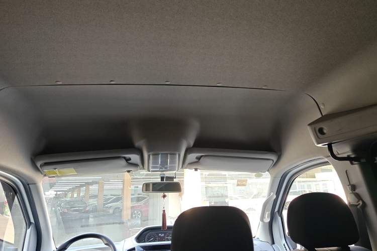 Used SAIC MAXUS Xintu V80 2021 2.0T AMT Classic Aoyuntong Short Wheelbase Mid-Roof 5/6-Seater