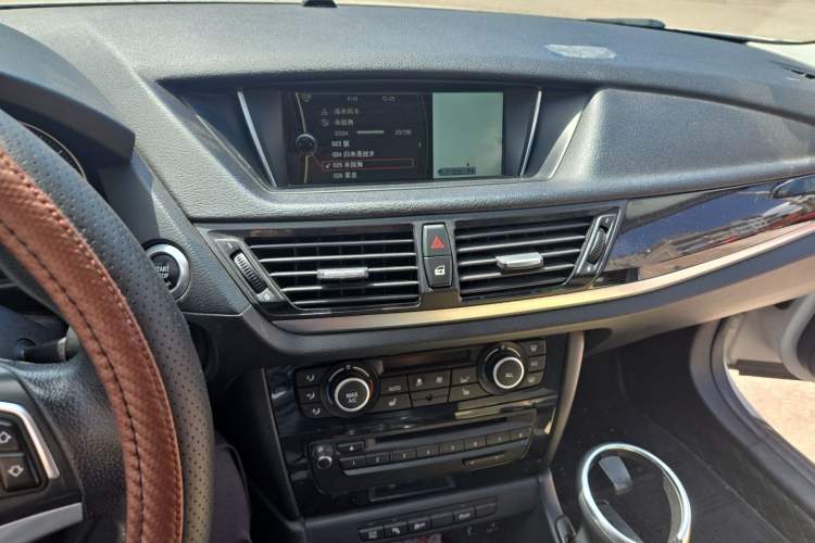 Used BMW X1 2015 sDrive18i Leading Edition
