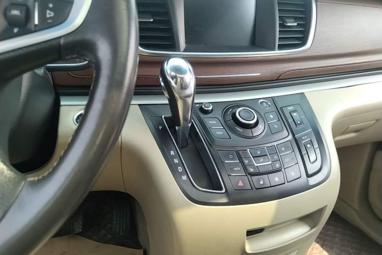 Used Buick GL8 2017 25S Prestige Version China V Standard Gear Lever