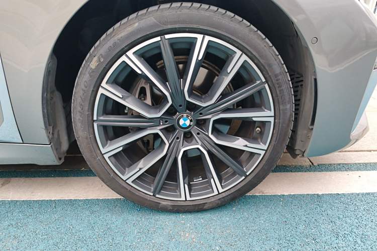 Used BMW 7 Series 2019 Restyled 740Li Leading Edition M Sport Package Right Front Wheel Hub