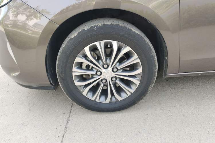 Used Buick GL8 2021 Land Cruiser Executive Class 652T Comfort Model Left Front Wheel Hub