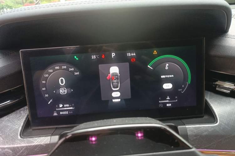 Used Lynk & Co 09 2021 2.0T Halo Six-Seater
