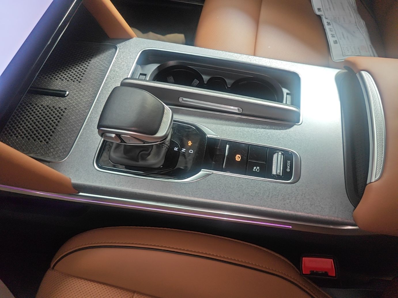 Hongqi HS7 PHEV 2025 Model 2.0T PHEV Four-Wheel Drive 2 Million Units Commemorative Edition 6-Seater — снимка 16