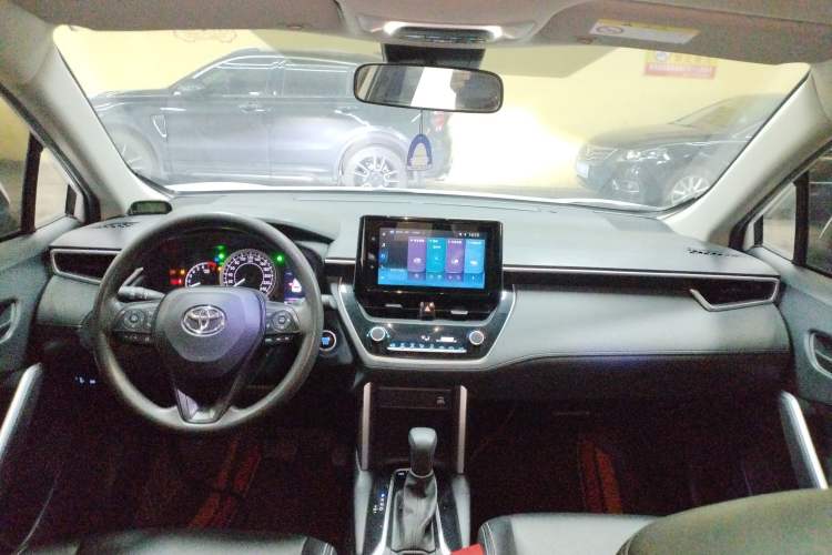 Used Toyota Corolla Cross 2022 2.0L Elite Edition Center Console