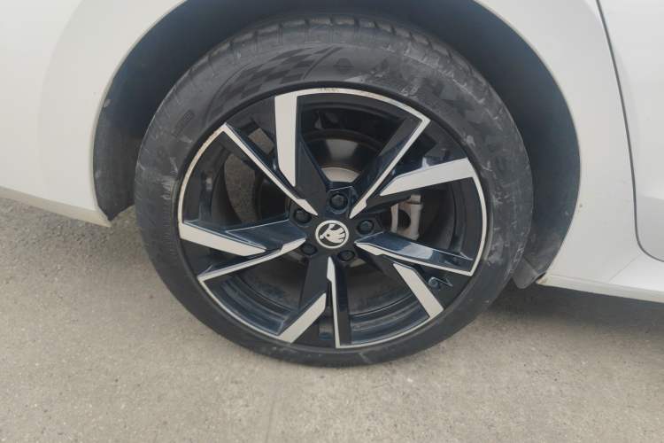 Used Skoda Octavia 2021 PRO TSI280 DSG Luxury Edition Right Rear Wheel Hub