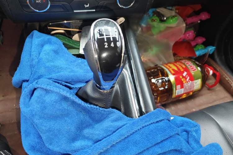 Used Dongfeng Fengon 580 2016 1.5T Manual Luxury Edition Gear Lever