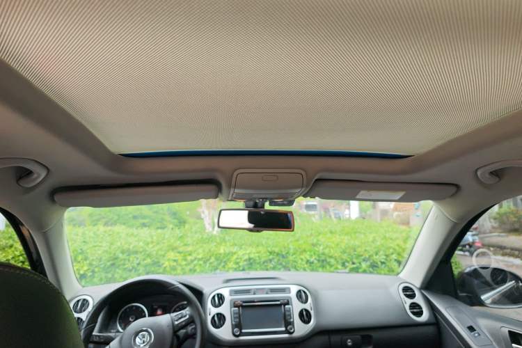 Used Volkswagen Tiguan 2016 300TSI Automatic All-Wheel Drive Luxury Edition Headliner