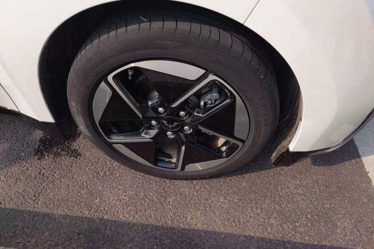 Used Wuling Xingguang 2024 Co-Creation Edition 510 Advanced Model Right Front Wheel Hub