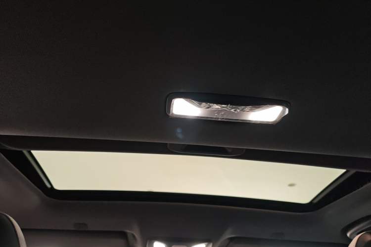 Used Changan UNI-V iDD 2024 Blue Whale Smart Electric iDD 136km ZhiKu Model