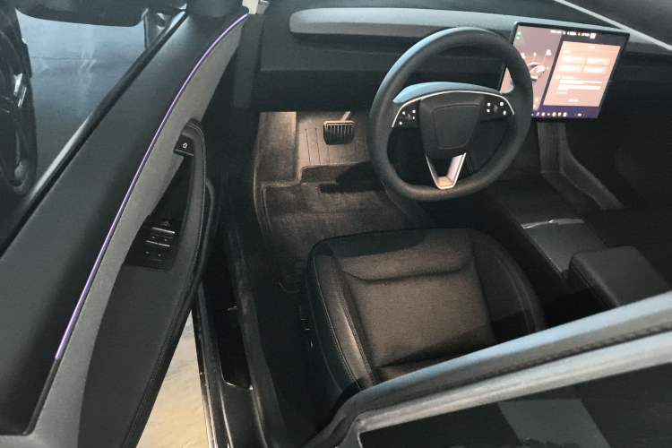 Used Tesla Model 3 2025 Rear-Wheel-Drive Version
