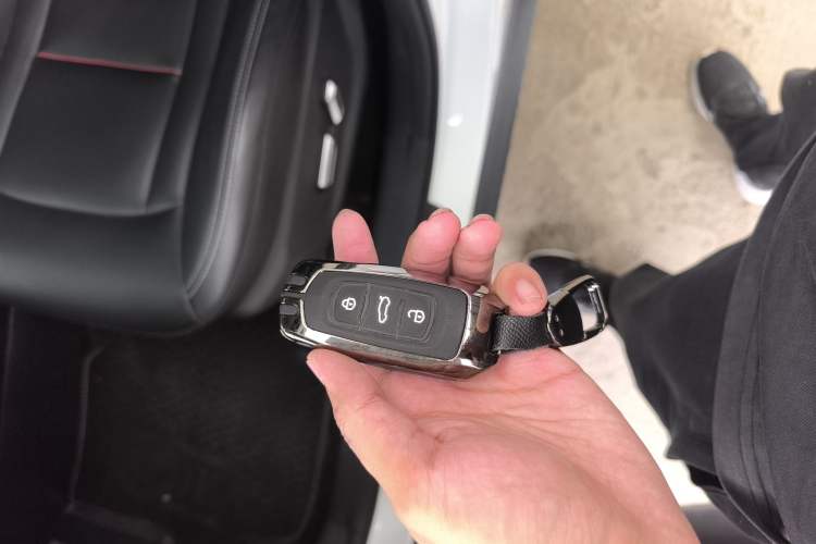 Used Geely Auto Emgrand X7 Sport 2018 1.8TD Automatic Two-Wheel Drive Smart Connect 4G Internet Edition