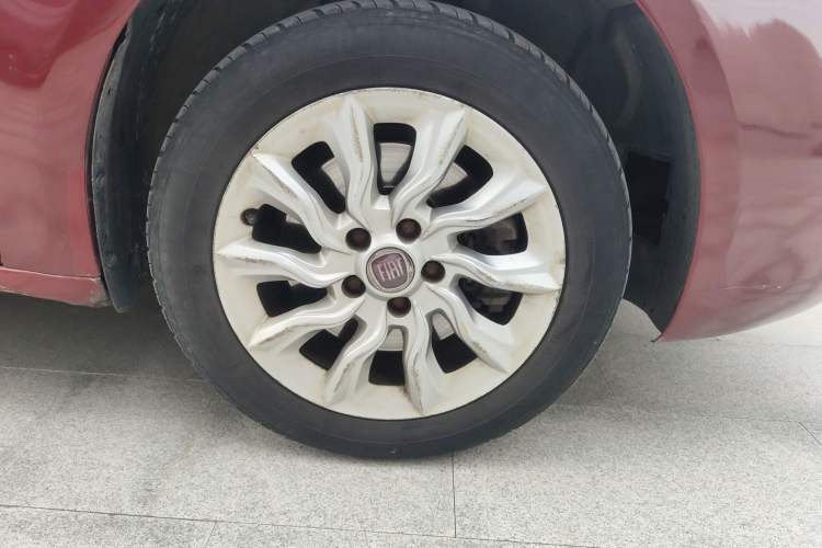 Used Fiat Ottimo 2014 1.4T Automatic Comfort Edition Right Front Wheel Hub