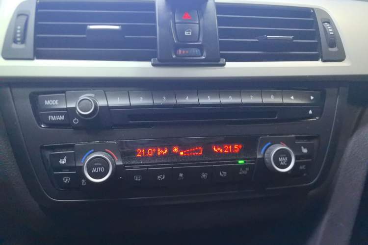 Used BMW 3 Series 2015 320i Luxury Line Stylish Edition