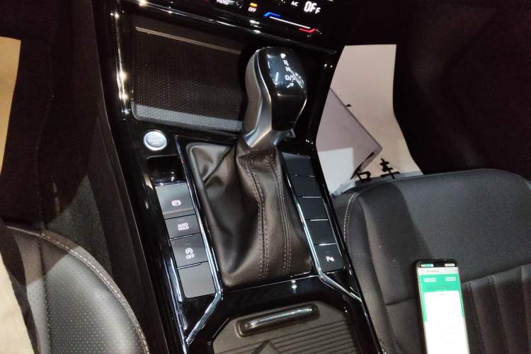 Used Volkswagen Passat 2025 Premium Version 380TSI Dragon Edition
