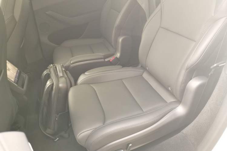 Used Tesla Model Y L 2025 Model Long-Range All-Wheel-Drive Version
