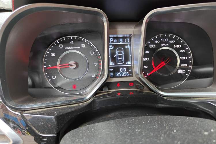 Used Zotye Domy X5 2017 Upgraded Model 1.5T CVT ZhiXian Edition Odometer Close Up