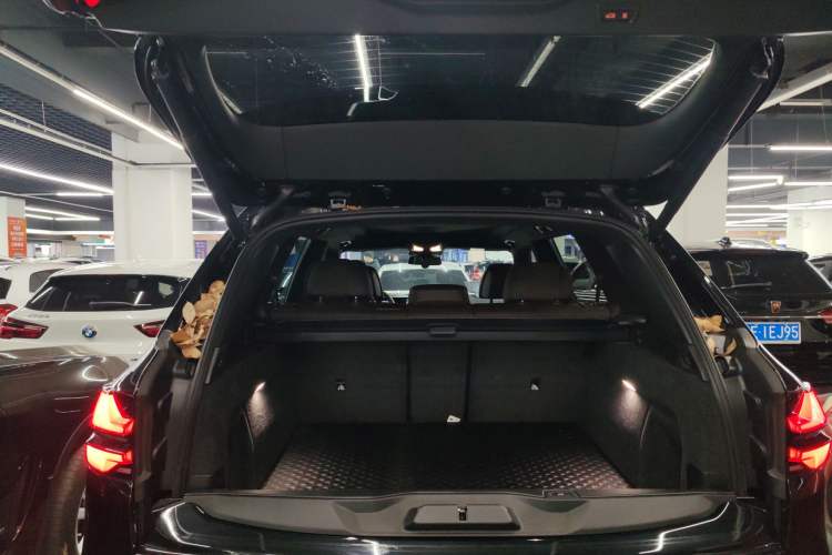 Used BMW X5 2023 xDrive 40Li M Sport Night Edition Package Trunk