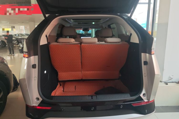 Used XPeng X9 2024 640 All-Wheel Drive High-Performance Max
