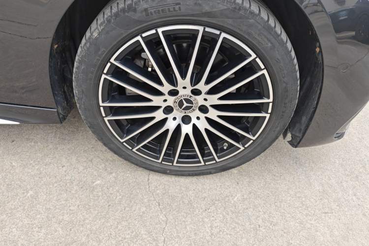 Used Mercedes-Benz C-Class 2023 Revised C 200 L Sport Edition Right Front Wheel Hub