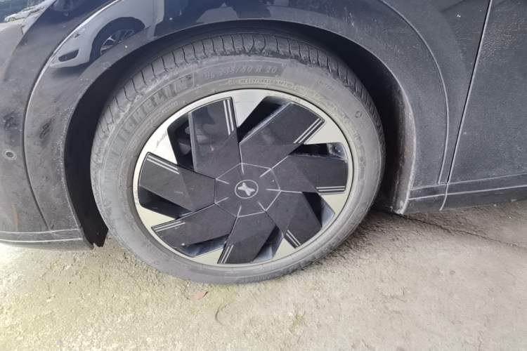 Used XPeng X9 2024 610 Long-Range Pro Left Front Wheel Hub