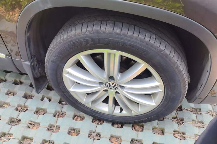 Used Volkswagen Tiguan 2013 2.0 TSI Automatic All-Wheel-Drive Flagship Edition