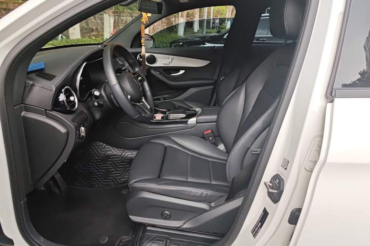 Used Mercedes-Benz GLC Coupe 2023 Refreshed GLC 260 4MATIC Coupe SUV Left Front Seat