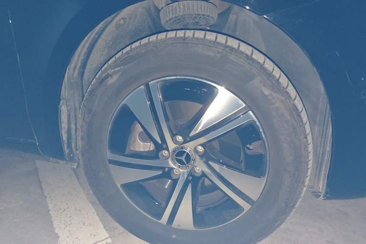 Used Mercedes-Benz Vito 2024 2.0T Elite Version 7 Seats Right Front Wheel Hub