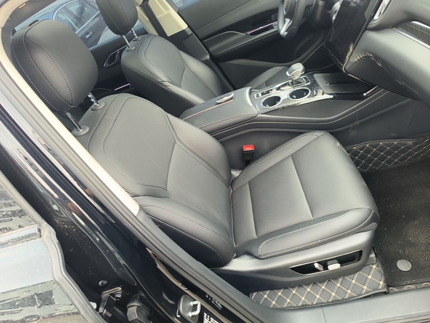 Hongqi HS3 PHEV 2025 Model 117km Jingwei Edition — снимка 19