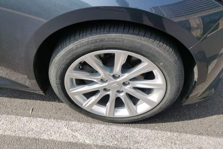 Used Cadillac CT5 2020 Revised Version 28T Fashion Edition Right Front Wheel Hub